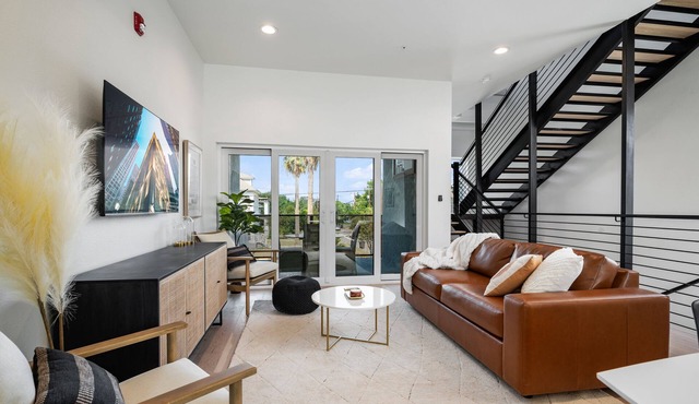 Modern & Gorgeous Rooftop City Views & Close to the Best of Everything in SA!