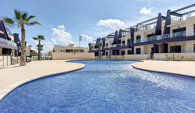 Modern ground floor, wifi, patio, 2 pools