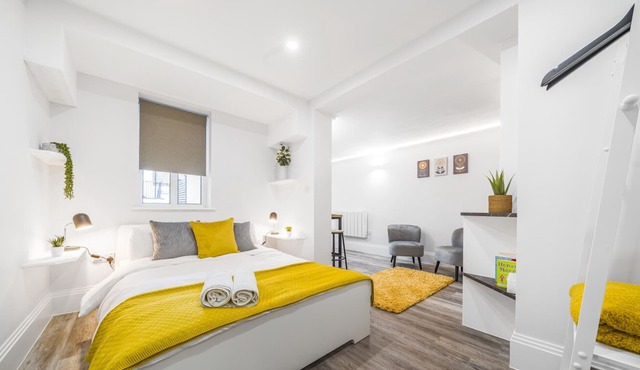 Modern Ground Floor Studio Apartment | Town Centre