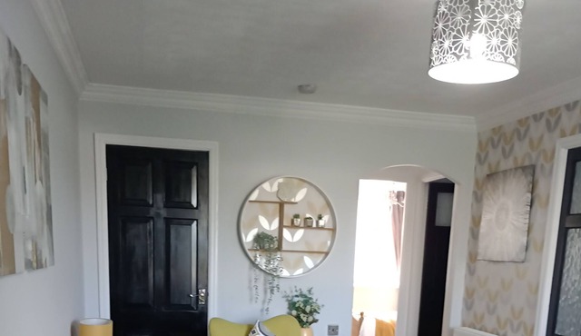 Modern Ground Floor Flat, Surrounding Garden, 3 Mins Walk to T & W Metro Station