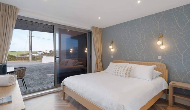 Modern Groundfloor Apartment with Private Parking