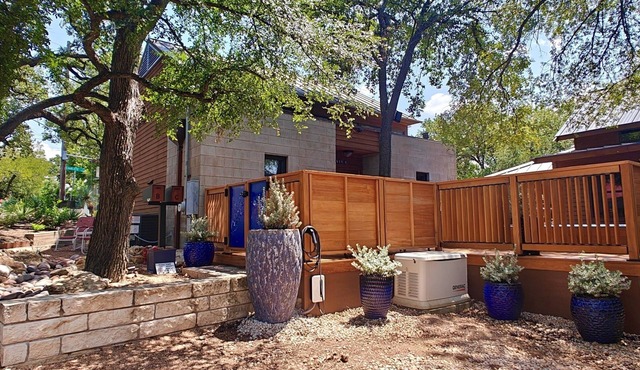 Modern Guest House - EV charger. Great Location