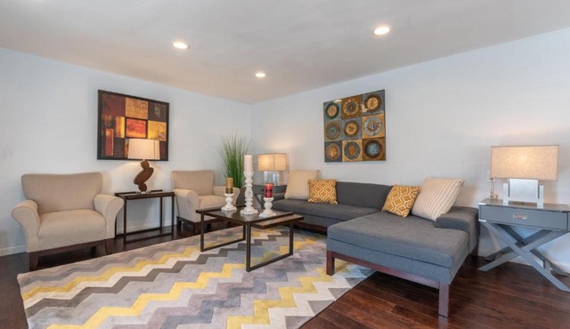 Modern Guest House Nestled in the Hollywood Hills with huge deck and WOW views!