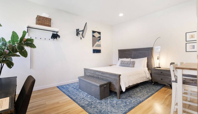 Modern Guest Studio in Portland’s Vibrant Boise District