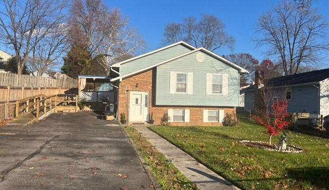 Modern Halethorpe Home. Sleeps 8. 4 Beds. Near BWI, UMBC & Baltimore