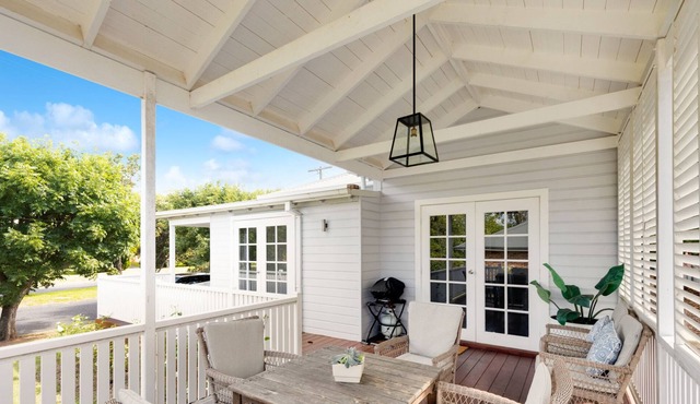 Modern Hamptons Cottage with Outdoor Deck