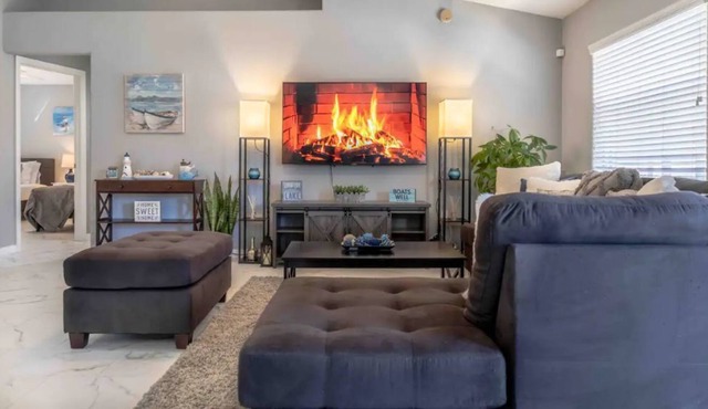 Modern heated pool (salted) home 15min to Legoland