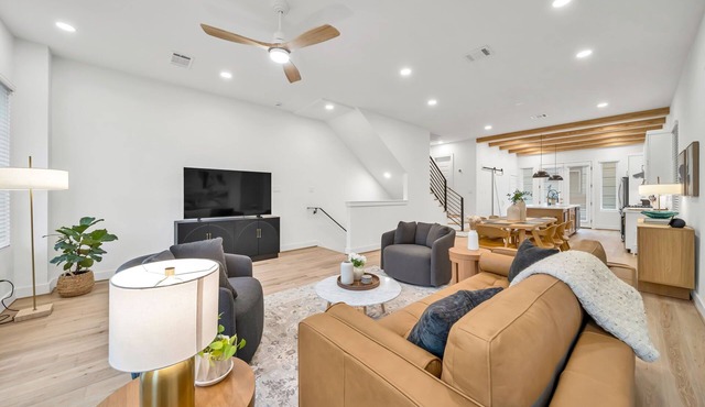 Modern Heights Home Sleeps 8 Garage Near Downtown Houston