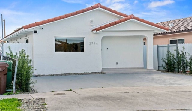 Modern Hialeah Escape: Backyard| Casino| Park