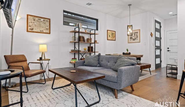 Modern Hideaway w Private Upper Deck | Near SoCo Eats, Zilker Days, Moody Nights
