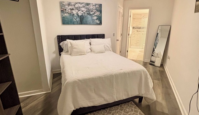Modern High-Rise 1 Bedroom Condo in Sandy Springs, GA