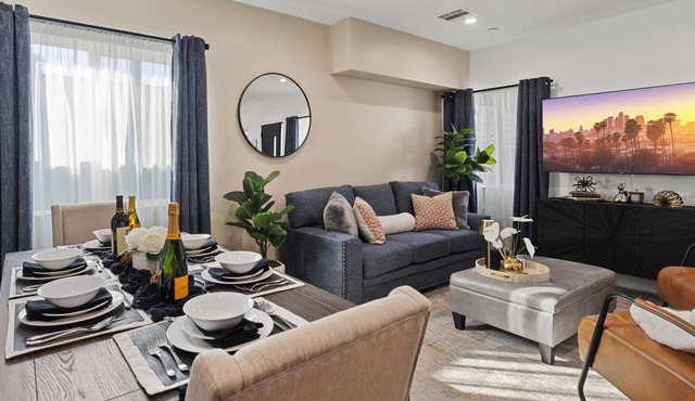 Modern Highland Park Home with 3 Ensuite Bedrooms, Patio & BBQ