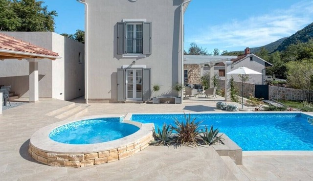 Modern, highly designed Villa Frangipane with a large pool