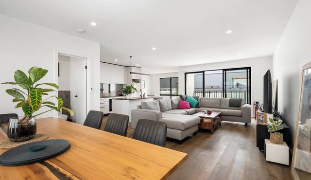 Modern Highton Hideaway – Quiet Townhouse Comfort