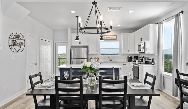 Modern Hill Country Farmhouse - Amazing Views!