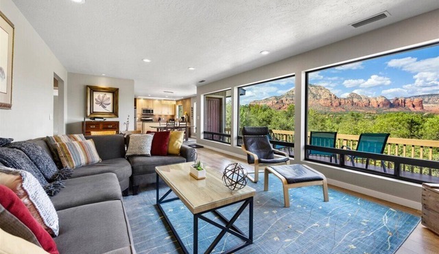 Modern Hillside Home - Views, Privacy, Walk to town and a Hot Tub n