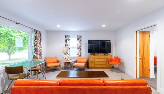 Modern Historic Home - Two Blocks to Downtown