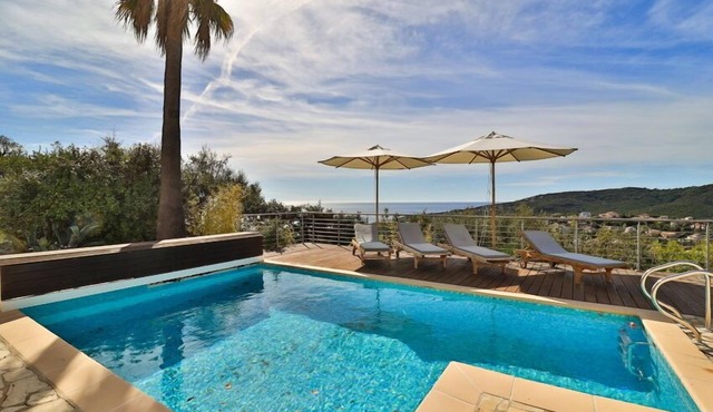 Modern holiday home in Les Issambres with sea view and pool for four persons