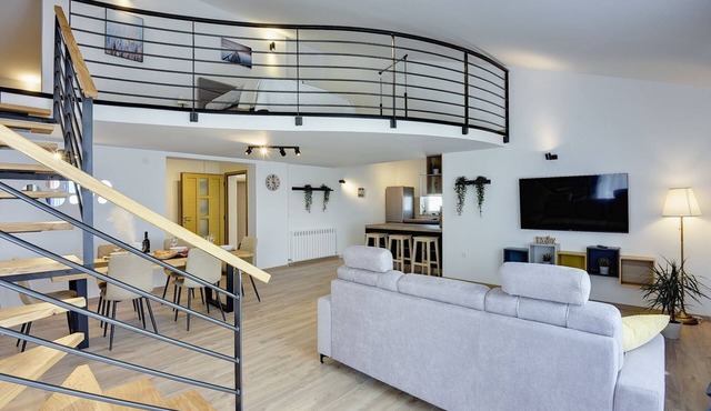 Modern holiday flat with balcony, BBQ, WLAN, air conditioning