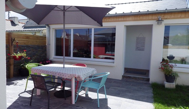 Modern holiday home in St. Pol de Leon