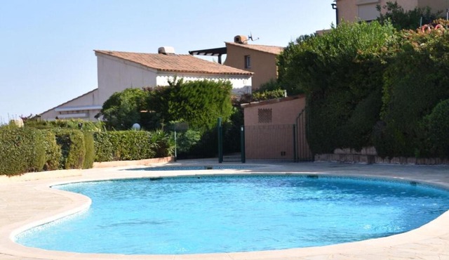 Modern Holiday Home in Th oule sur Mer With Swimming Pool