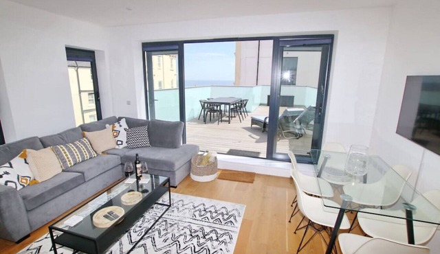 Modern holiday home in Worthing with sea view