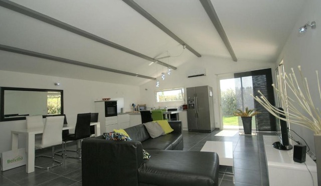 Modern Holiday Home in Piolenc with Pool