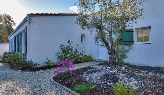 Modern Holiday Home in Sainte-Marie-de-Re near Sea