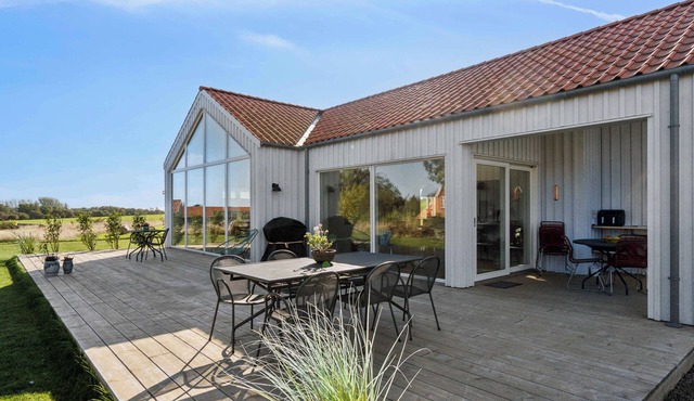 Modern holiday home with sea view for 8