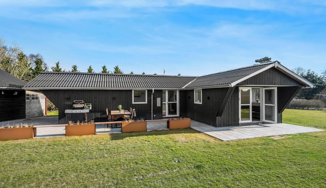 Modern holiday home with 3 bedrooms, completely renovated in 2025 and located.