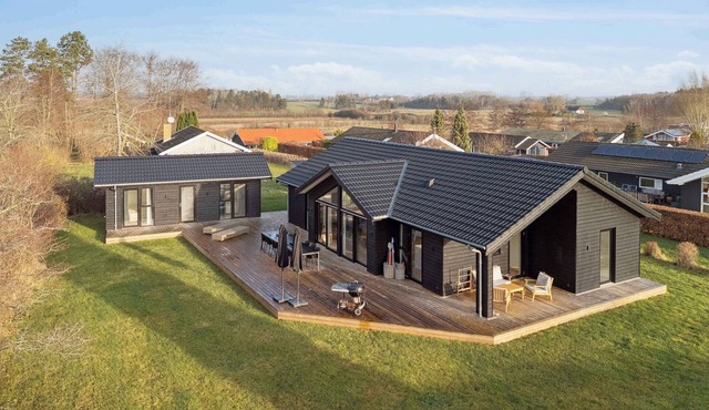 Modern holiday home with annex and 10 beds