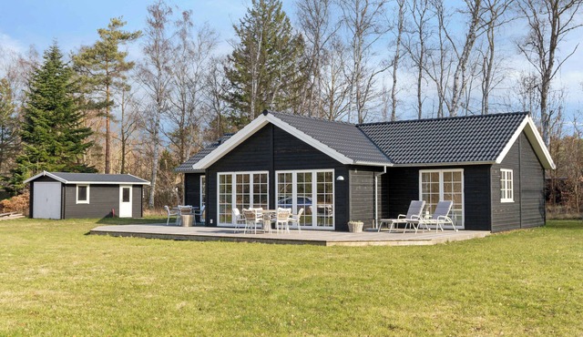 Modern holiday home with large garden near beach