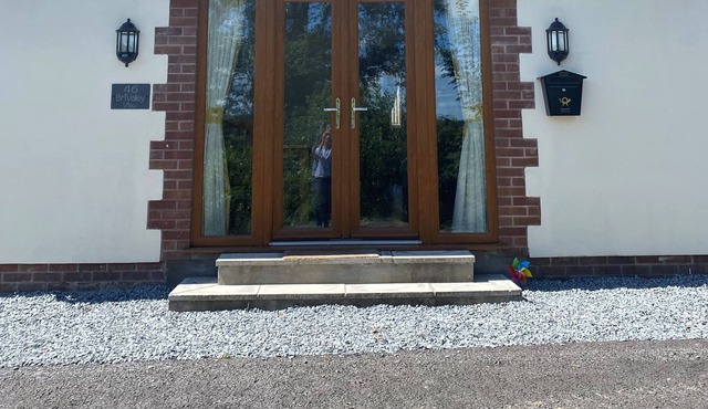 Modern Holiday House with a View over the Taw valley & a Shared Pool. Free WiFi