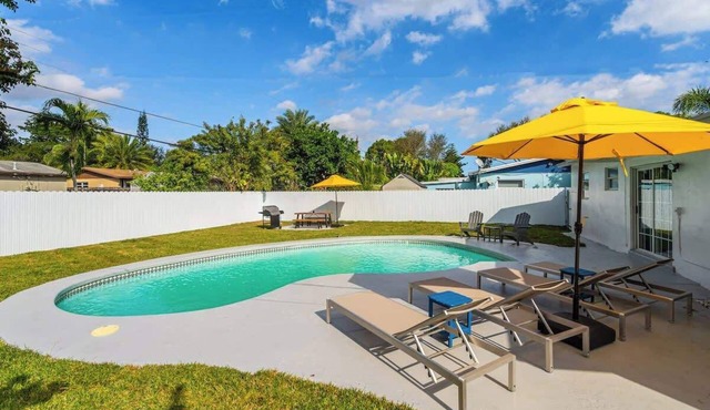 Modern Home 3Bedrooms with Pool, 18 mins to Ocean