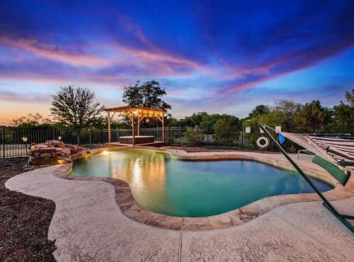 Modern Home - 1 Acre Lot w Pool Patios Jacuzzi