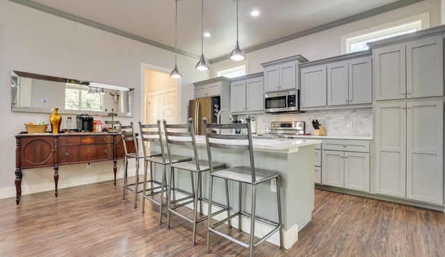 Modern Home < 1 Mi to Dwtn San Antonio & Riverwalk