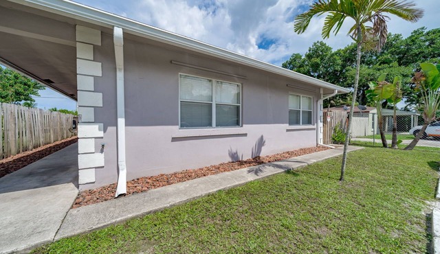 Modern home 10 minutes from Ft. Lauderdale beach!