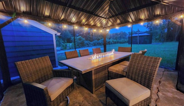 Modern Home 2 Firepits w/Dining