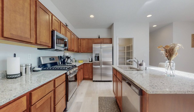 Modern Home 3BR Next to Netflix, Airport, Casino