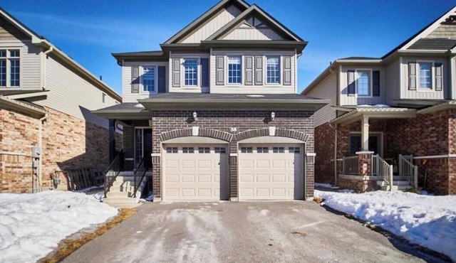 Modern home away from home in Courtice