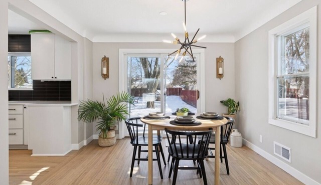 Modern Home, Big Fenced Backyard, Walk to Lake