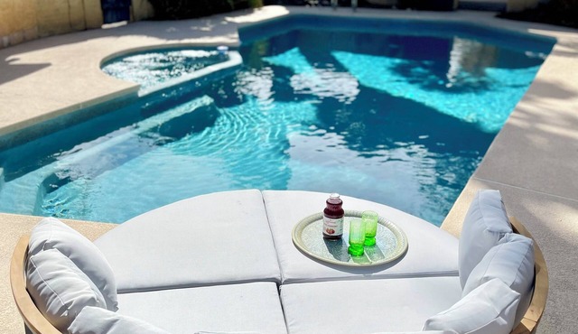 Modern Home Cinema & Pool in the Center of VEGAS!