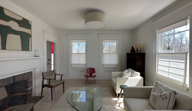 Modern Home close to Steamship and Downtown Vineyard Haven!