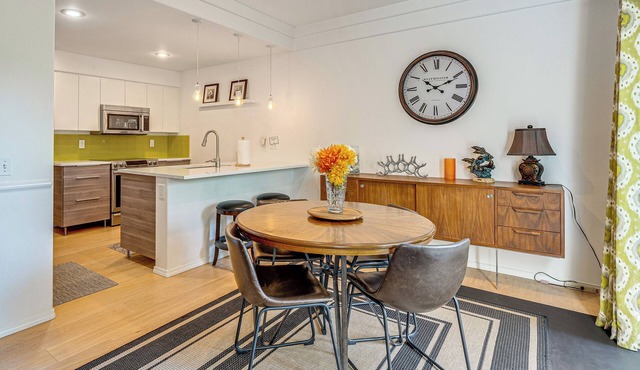 Modern Home Close to Dtwn Woodinville w/Yard