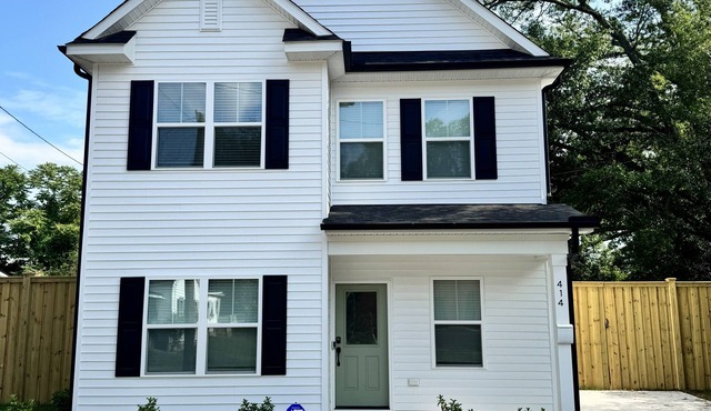 Modern Home · Downtown Wilmington · Pet Friendly · Sleeps 10 · Fully Fenced Yard