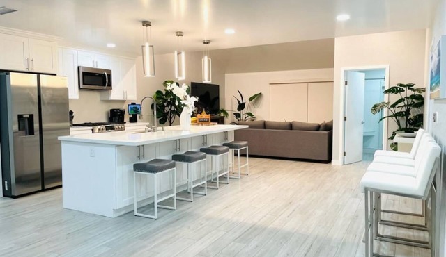 Modern Home in Baldwin Park-Central to All Attractions