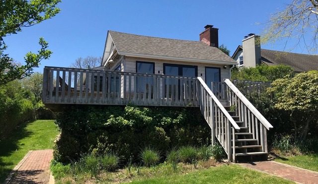 Modern home in Ditch Plains, 4-min-walk from the beach