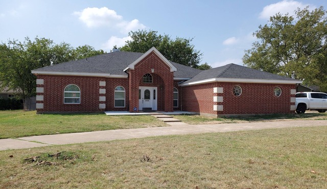 Modern Home in Excellent Location!