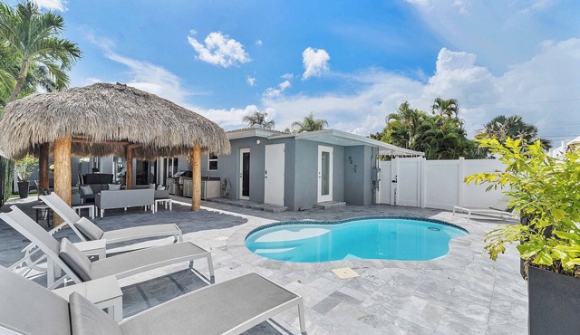 Modern Home in FTL! Hot Tub & Dogs Welcome!