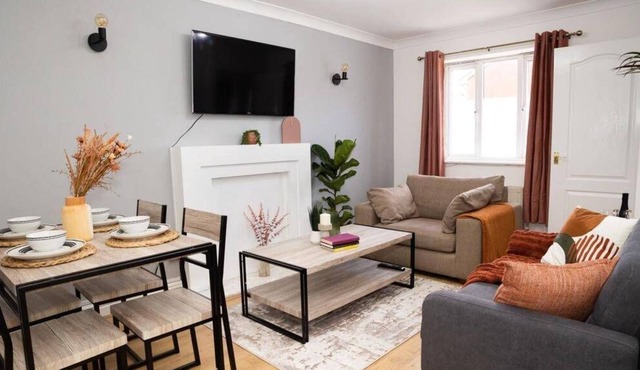 Modern Home in Haydock Sleeps 5